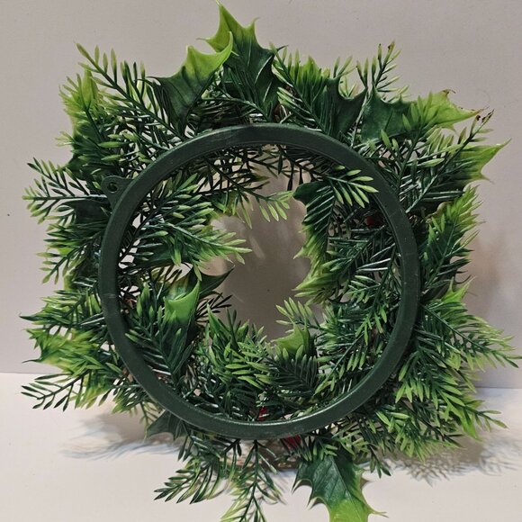 Vtg 10" MCM Plastic Christmas Pillar Candle Ring Wreath Holly Berries Pine Cones - Picture 3 of 9